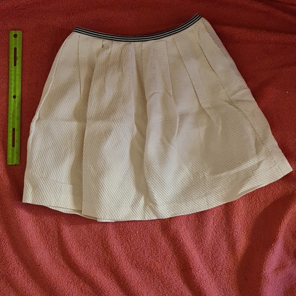 Forever 21 A line white skirt (size 4)